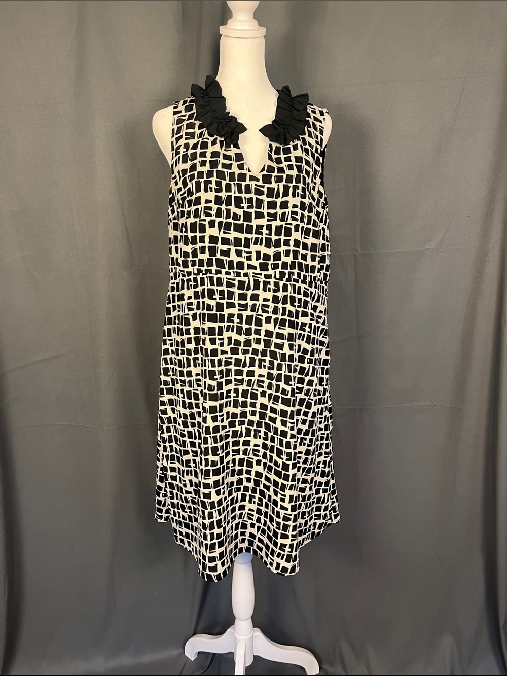 Merona Black & White Patterned Sleeveless Dress with Ruffled Collar